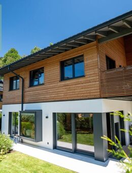 Alpines Wohnen & Mehr: Exklusives Chalet mit Premium-Ausstattung auf eigener Flurnummer - Garmisch-Partenkirchen