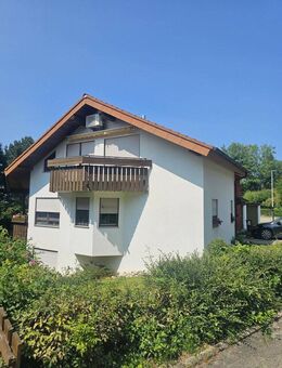 Helle 3 Zimmer DG Wohnung (1. OG) mit Balkon/Garage/Garten/Stellplatz in Gönningen - Reutlingen