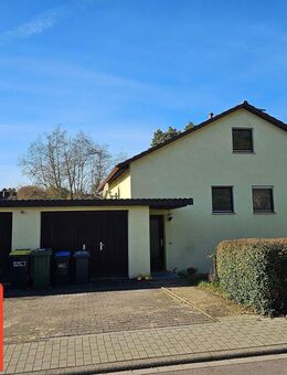 Ein Haus mit ELW in schöner Lage, ruhig und naturnah, mit 2 Garagen und Garten in Lienzingen - Mühlacker