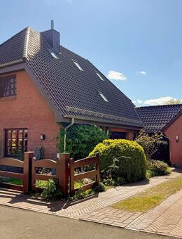 Wohnidylle pur – Großzügiges Einfamilienhaus in gepflegter Parklandschaft samt Baugrundstück - Ostenfeld (Husum)