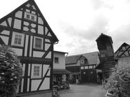Charmantes Fachwerk-Zweifamilienhaus mit Hof, Nebengebäude und großem Garten in Oberndorf! - Solms