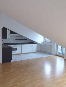 Röpke + Partner Immobilien: Attraktives Dachgeschoss in Niefern-Öschelbronn - Niefern-Öschelbronn