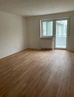 Große 2 -Raum Wohnung mit Balkon und Stellplatz, Waldnähe - Zossen
