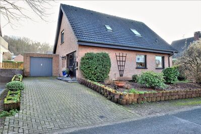 Freistehendes Einfamilienhaus mit Garage in Waldnähe