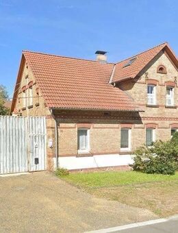 Historischer Dreiseitenhof mit Klinkerhaus und Scheune auf großem Grundstück - Gorden-Staupitz