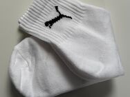 Weiße Tennissocken zu verkaufen - Köln Zentrum