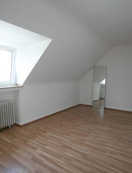 MG- Geistenbeck Dachgeschoss- Wohnung 3 Zimmer ohne Balkon neu zu vermieten! - Mönchengladbach