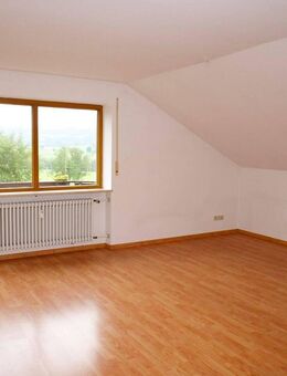 Helle 2,5 Zimmer DG - Wohnung mit tollem Ausblick und Kachelofen - Waltenhofen