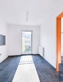 WOW! sanierte 3 Raum Wohnung mit neuem Bad + franz. Balkon + Stellplatz in Lichtenstein zu vermieten - Lichtenstein (Sachsen)