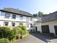 Idyllisches Einfamilienhaus mit Nebengebäude , Garagen, Brunnen und Schwimmbad - Kulmbach