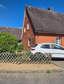 Renovierte Einliegerwohnung in Sackgassenlage: 2,5 Zimmer mit moderner Einbauküche und hellen Zimmern zu vermieten - Nusse