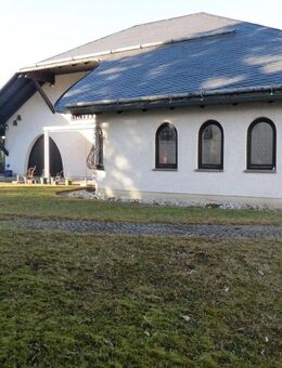 Villa plus Büro-Altbestand. Großes Grundstück, einziehen oder ersetzen, das ist die Frage - Puchheim