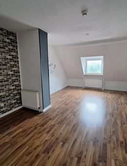 4 Zimmer Dachgeschoss Wohnung mit Gemeinschaftsgarten - Velbert