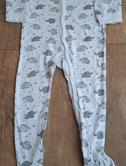 neuer einteiliger Schlafanzug für Bsbys Gr.98 von H&M - Königswinter