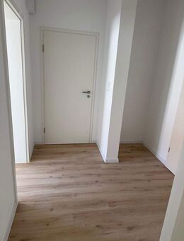 Frisch sanierte 2,5 -Zimmer-Wohnung mit Dusche & Vinylboden - Witten