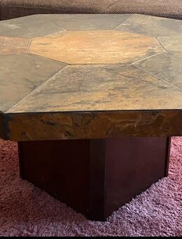 Massiver Couchtisch mit Steinplatte – echtes Unikat - Eime