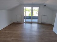 Traumhafte 2 -Zimmer Dachgeschoss Wohnung mit überdachtem Balkon und tollem Panoramablick. Ideal für Kapitalanleger ! - Lahr (Schwarzwald)