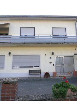 Platz für Ideen und Familie: Zweifamilienhaus mit Garten und Wohnkomfort - Bann