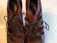 Braune, elegante Schnür-Schuhe mit Absatz, Gr. 37-38, 20 Euro (noch ohne Versandkosten). - Mannheim