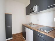 1-Raum Wohnung mit Einbauküche, Balkon und Aufzug - Plauen