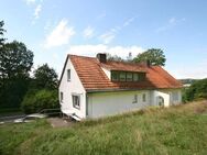 WOHNEN WIE IM URLAUB Einfamilienhaus mit Terrasse, Balkon, Garage und kinderfreundlichem Garten in ruhiger Waldrandlage von Staufenberg-OT - Staufenberg (Niedersachsen)