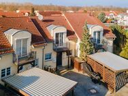 Einbauküche, moderne Bäder, Rollladen, neue Außenanlagen u.v.m.: Reihenmittelhaus seenah in Hönow - Hoppegarten