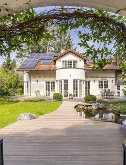 Familiendomizil im eleganten Villenstil mit charmantem, großen Südgarten und PV-Anlage - Vaterstetten
