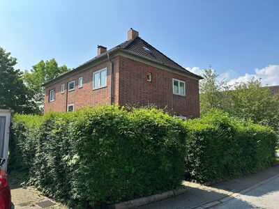 Charmantes Mehrfamilienhaus in Kiel: Attraktive Investitionsmöglichkeit mit vollvermieteten Einheiten und Entwicklungspotenzial