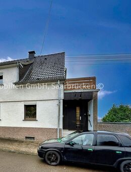 Doppelhaushälfte mit Balkon und drei Garagen - Friedrichsthal (Saarland)