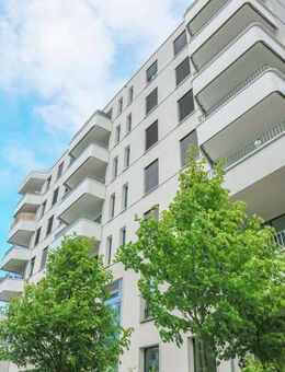 Lichtdurchflutete Eleganz: Großzügige Wohnung mit moderner Einbauküche, Balkon und Tiefgaragenstellplatz! - Frankfurt (Main)