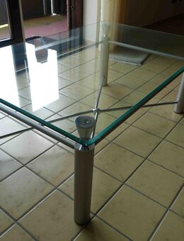 Schicker Glastisch mit Edelstahlgestell - Flensburg