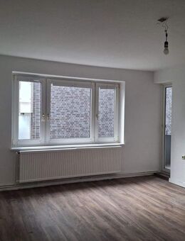 Helle 2-Zimmer-Wohnung mit Einbauküche in zentraler Lage - Bremerhaven