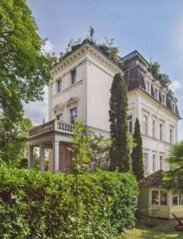 Historischer Charme trifft Gestaltungsspielraum - Altbauetage in spätklassizistischer Villa - Wiesbaden