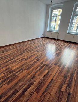 1. OG - Laminat - Balkon - großes Wohnzi. / 2er WG-gerecht - Chemnitz