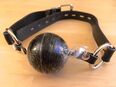 BDSM Lederriemen-Ballknebel, Ball-Knebel, Ballgag, abschließbar, onesize * NEU * inkl. Versand in 41460