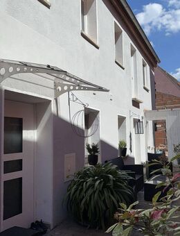 Wohnhaus (C) an der historischen Stadtmauer mit Garten & Stellplätzen - Spalt