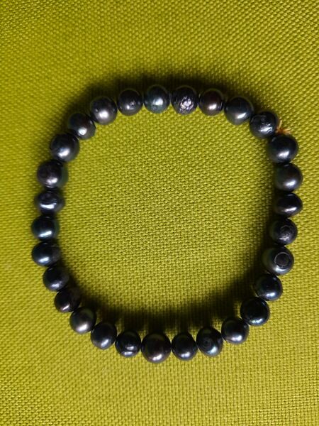 Perlen-Armband aus echten dunklen Perlen (dunkelblau/dunkelgrün) - Nürnberg