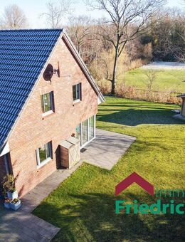 Einfamilienhaus mit 2 Wohneinheiten am Stadtrand von Niebüll - Niebüll