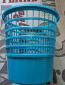 Mülleimer/Papierkorb aus Hartplastik in 22111