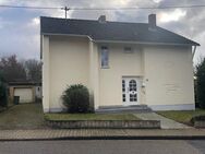 Großzügiges Zweifamilienhaus in bester Lage von Heimbach- Weis mit Baugrundstück - Neuwied