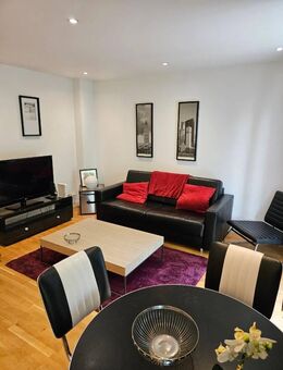 OHNE MIETER! Sanierte 2-Zimmer-Wohnung möbliert zu verkaufen! - Frankfurt (Main)