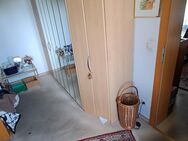 Bei Wohnungsauflösung in Nürnberg Fischbach habe ich noch den Schlafzimmer-Spiegelschrank: Abmessungen Länge=250cm, Tiefe=60cm, Höhe=200cm