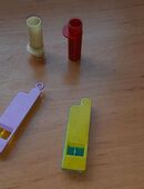 5 bunte Retro-Spielzeugpfeifen – 70er/80er Jahre Reutter Bonbons in 22844