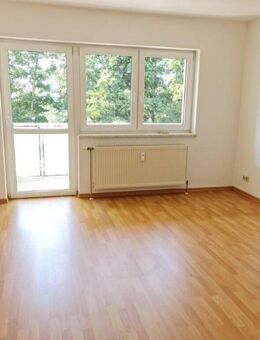 +++ Wunderschön, ruhig gelegene 3-Zimmer-Wohnung mit Balkonblick ins Grüne +++ - Waldenburg (Sachsen)