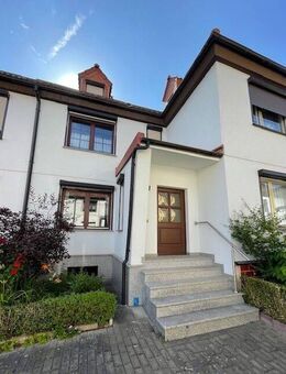 Charmantes Reiheneinfamilienhaus mit Garage und kleinem Garten in Nordhausen - Nordhausen