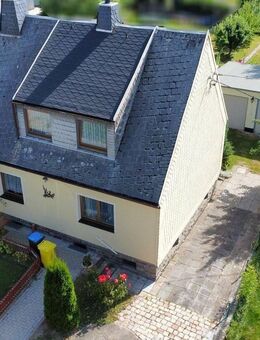 Charmante Doppelhaushälfte mit großzügigem Grundstück & Garagen - Annaberg-Buchholz
