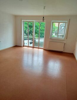 Helle, geräumige 4 Zimmerwohnungen mit Balkon und traumhaften Blick auf den Steigerwald! - Neustadt (Aisch)