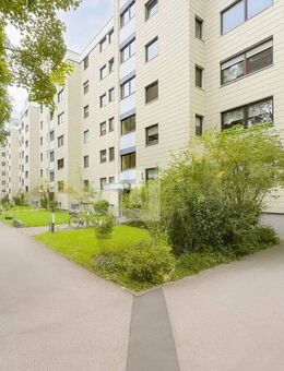 WINDISCH IMMOBILIEN - Moderne 2-Zi.-Wohnung mit geh. Ausstattung und Lift - zentral in Puchheim - Puchheim