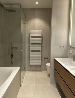 NEUBAU FOUR: exklusive 3 Zimmer-Wohnung mit tollem Ausblick und Loggia - Frankfurt (Main)