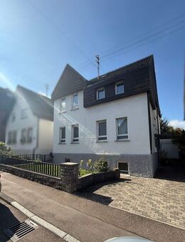 Gepflegtes Zweifamilienhaus im ruhigen Stadtteil von Fellbach - Fellbach